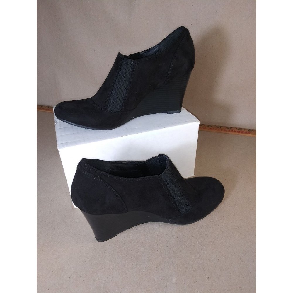 Covington Slip On Wedge Black Suede Fabric Women's Size 8.5